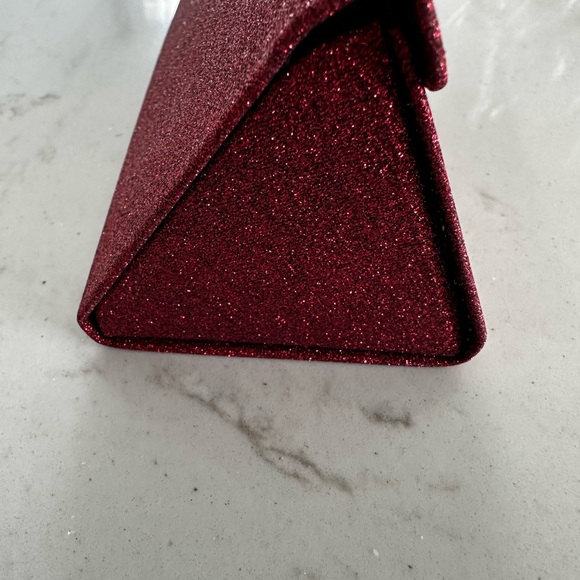 Quay Red Glitter Triangle Sunglass Case - Picture 4 of 5